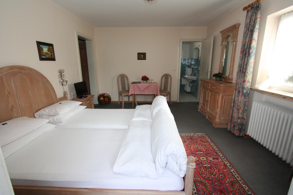 Haus Hollental Hotel Garmisch-Partenkirchen Room photo