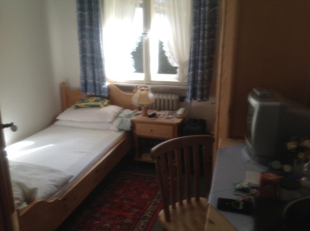 Haus Hollental Hotel Garmisch-Partenkirchen Room photo